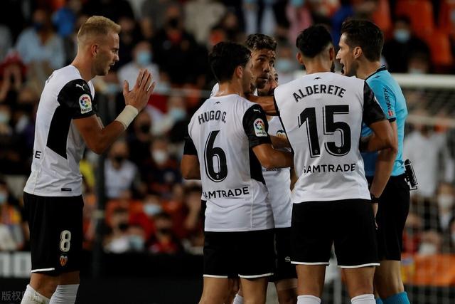 累坏了！杜兰特左小腿拉伤 至少伤停两周时间